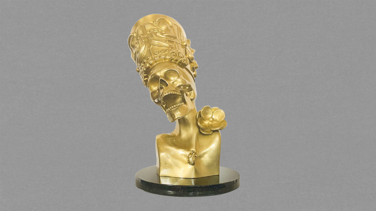 Coatlicue-Nefertiti de Perla Arroyo,  una de seis representaciones de la Calavera Mexicana®